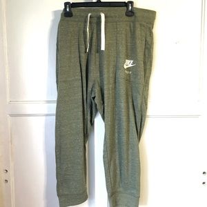 Nike women’s crops